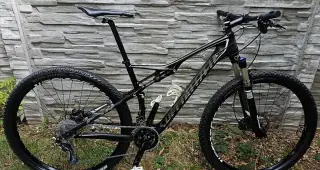 Specialized Epic Comp Carbon celoodpružený s 29" koly