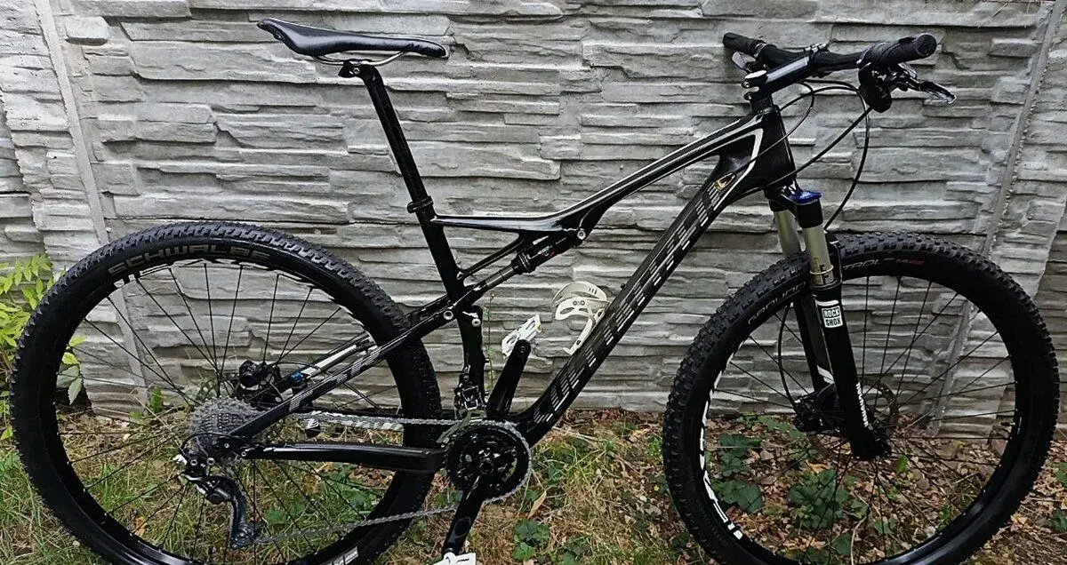 Specialized Epic Comp Carbon celoodpružený s 29" koly