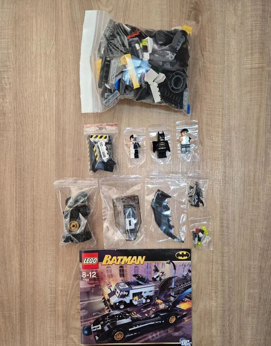 Vzácný LEGO set Batman 7781 The Batmobile: Two-Face's Escap