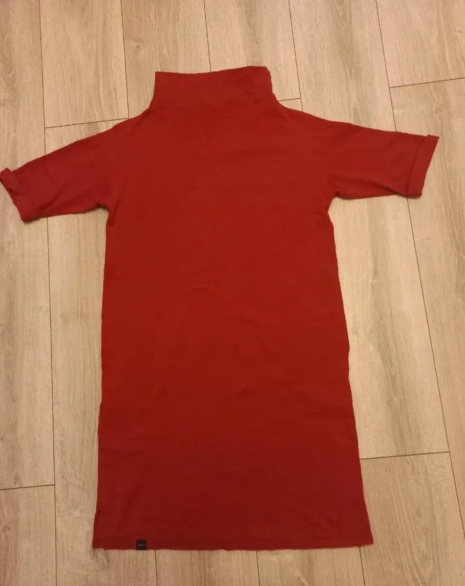 Šaty se stojáčkem