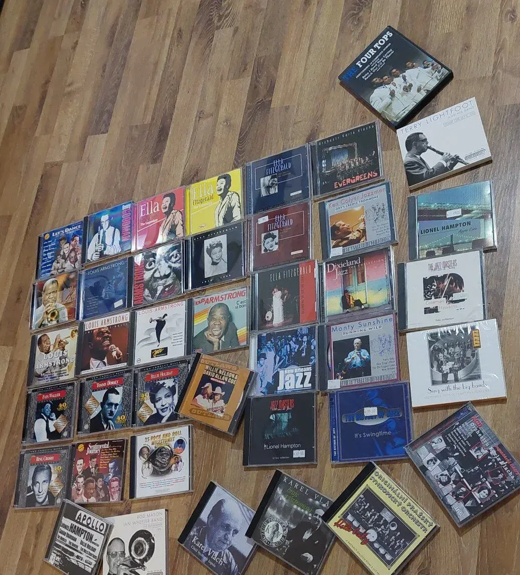 39 originální CD