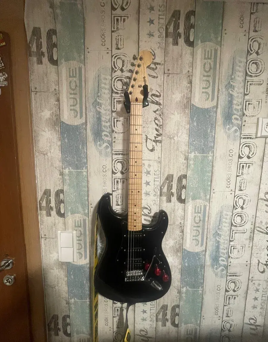 Squier Sonic Stratocaster HSS, černá