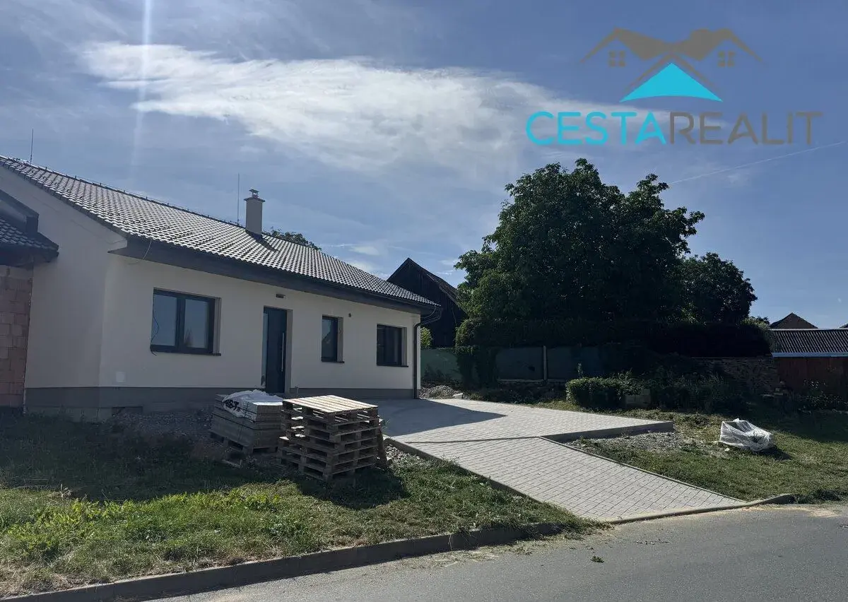 Pronájem novostavby rodinného domu 5+kk, Lukavec, 857m2