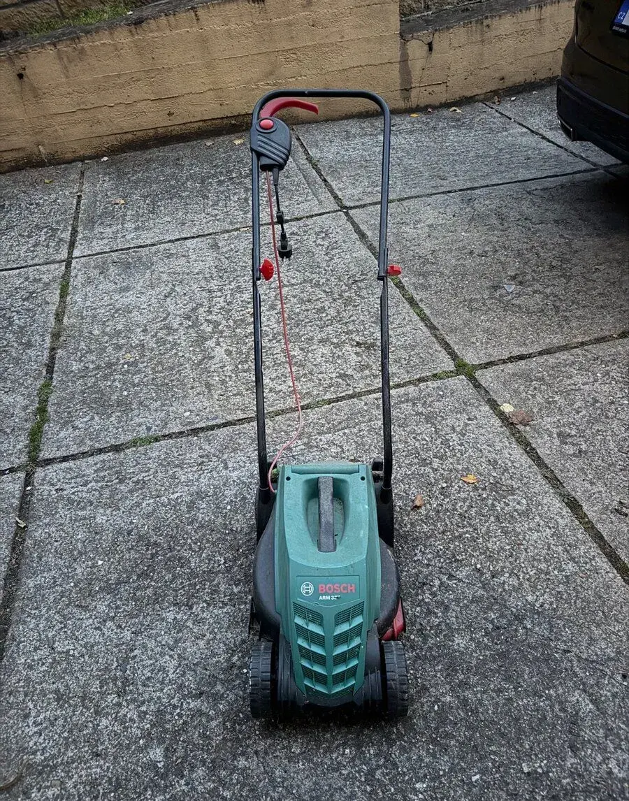 Bosch ARM 32 elektrická sekačka | 1200 W |