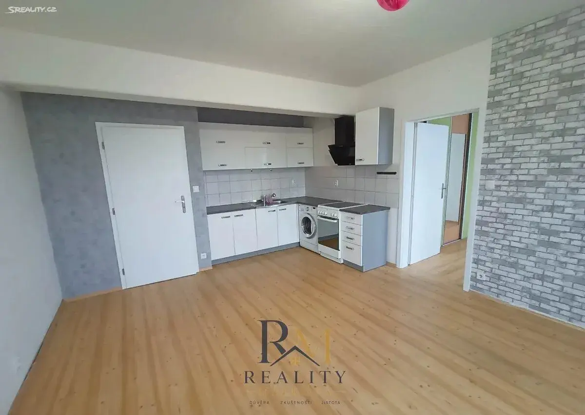 Pronájem bytu 2+kk/terasa, 50 m² Dubová, Pardubice - Svítkov