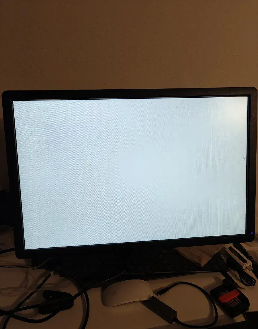 Dell p2213f