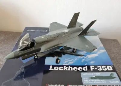 KOVOVÝ MODEL F-35 B