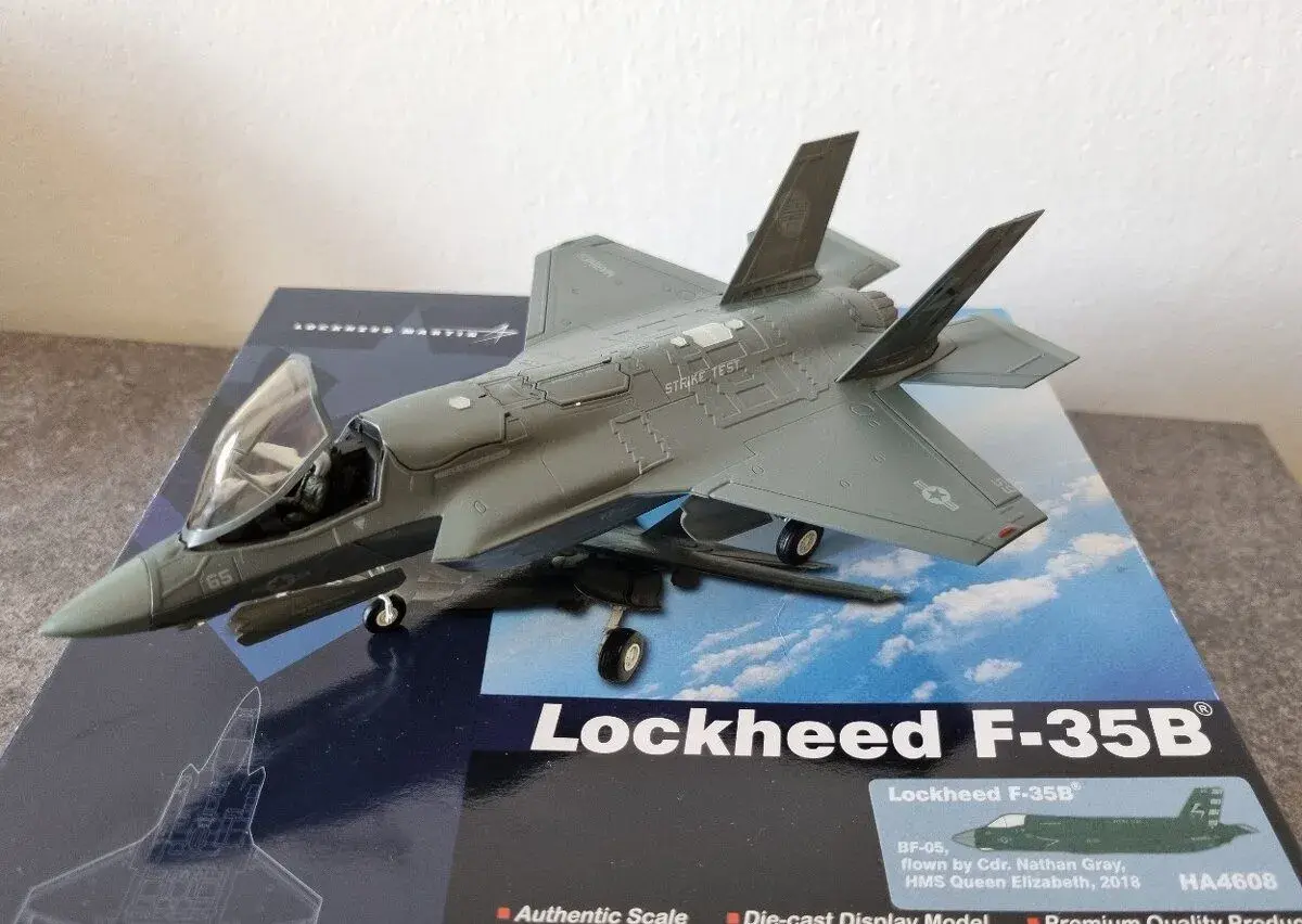 KOVOVÝ MODEL F-35 B