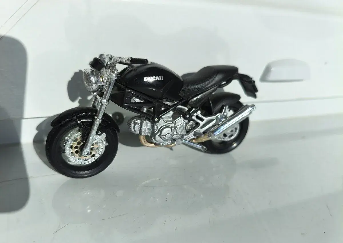 Ducati Monster 900, 1:18 Maisto