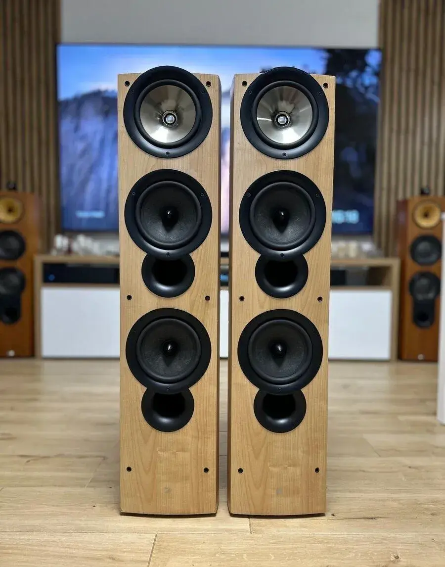 KEF IQ9