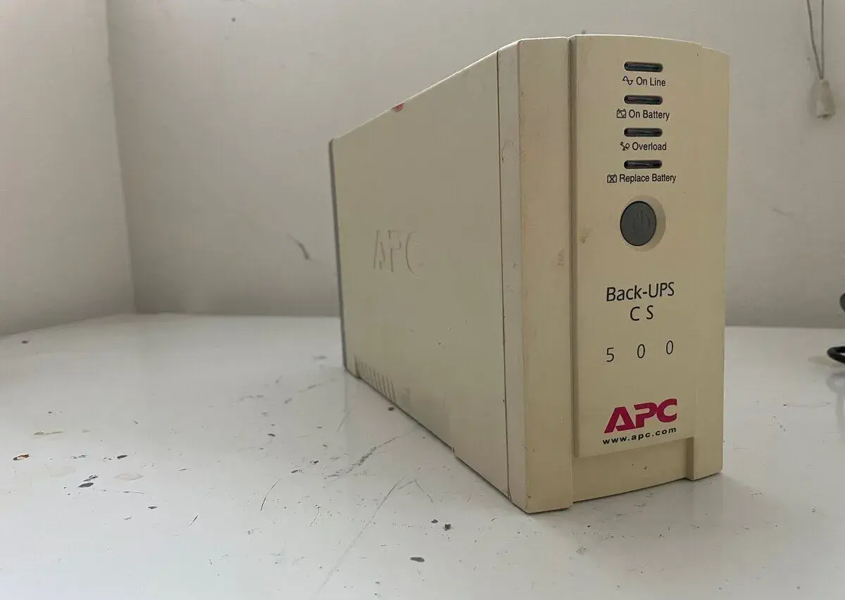 Záložní zdroj a ochrana APC Back UPS CS 500VA