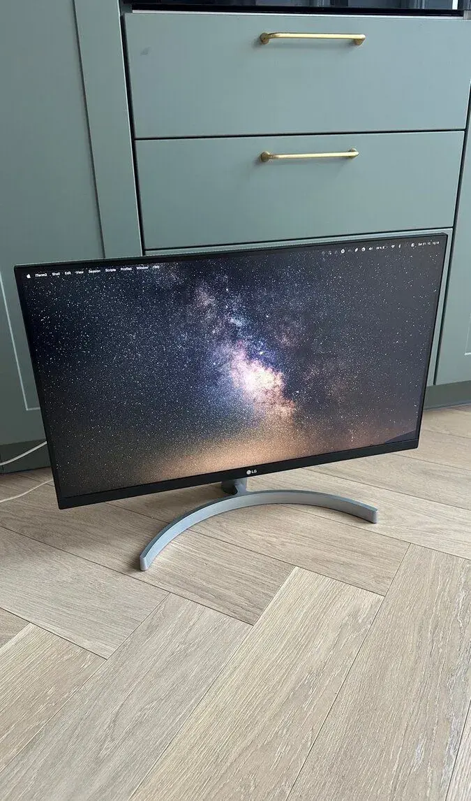 LG 27UK600 27" 4K IPS monitor, velmi dobrý stav