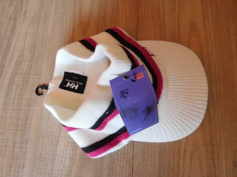 Nový kšilt zn. Helly Hansen
