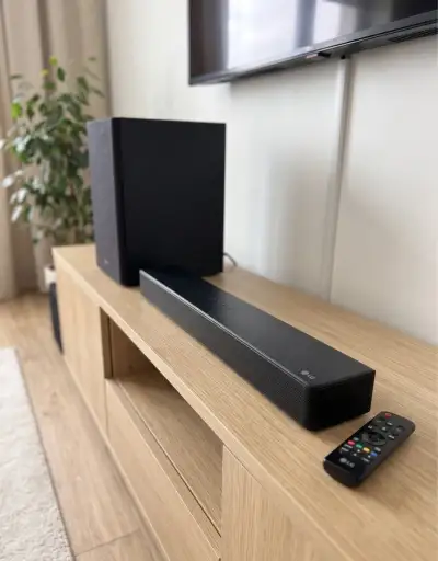 Soundbar LG SN5 (2.1, 400W) + nefunkční subwoofer