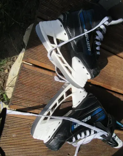 Hokejové brusle Bauer X S23 JR (EUR 33,5)