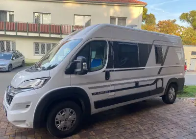 Obytná vestavba Adria twin 600 s výbavou