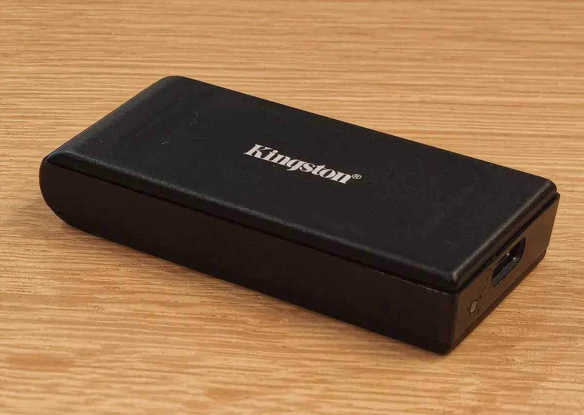 1TB SSD - Kingston XS1000
