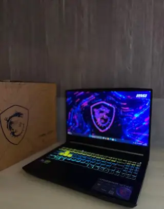 MSI Crosshair 15 C12VG – i7 / RTX 4070 / 16GB / 1TB / 240Hz
