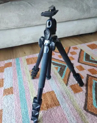 Stativ Manfrotto téměř nepoužívaný