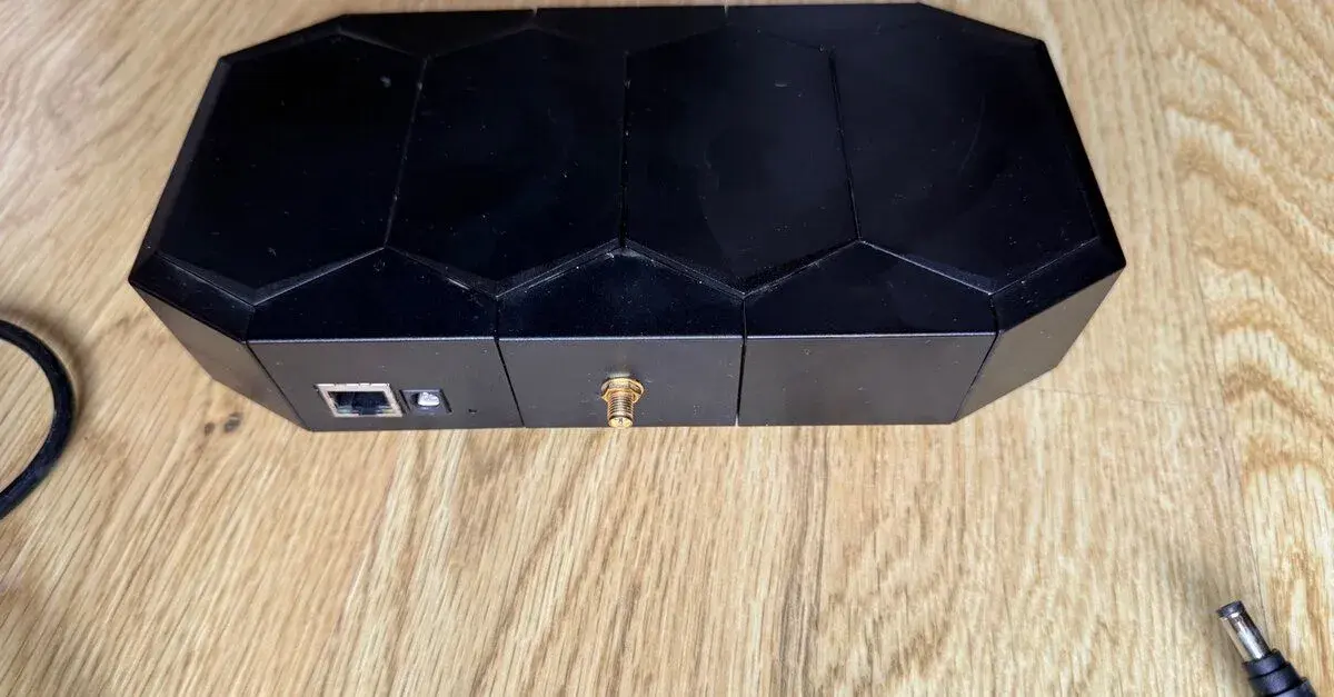 Router Turris Mox, WiFi 6, LTE kitem a anténou