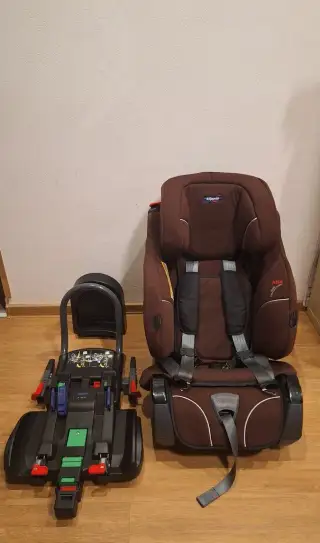 Rostoucí autosedačka Klippan Triofix Recline (9–36 kg) se zá