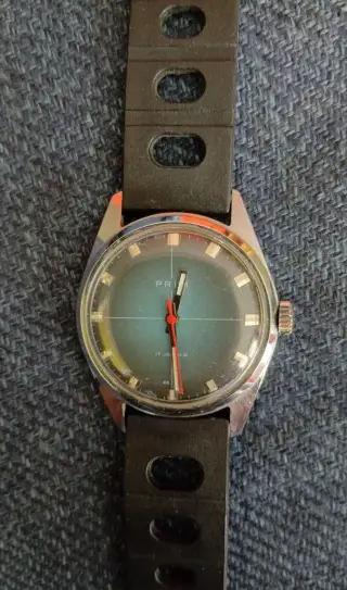 Mechanické hodinky PRIM Elegant II „Kapka“ (1976) – funkční,