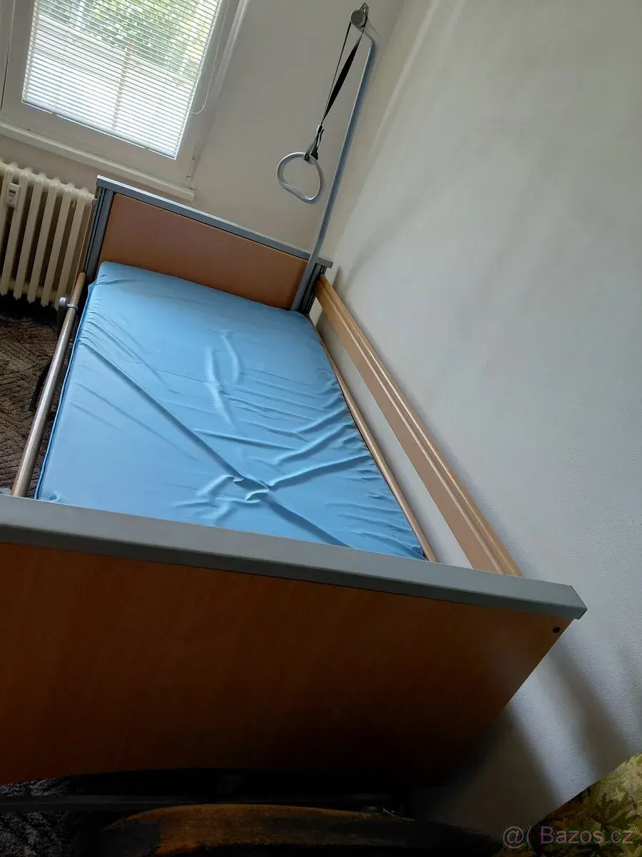 Zdravotní polohovací postel