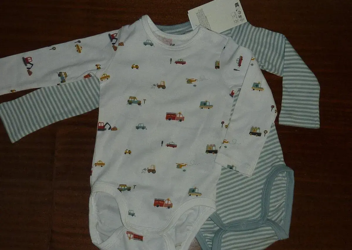 Nové-H&M-2x Body na chlapečka 9-12 Měsíců