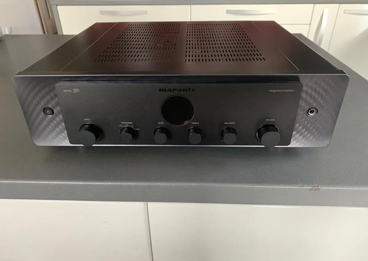 Stereo integrovaný zesilovač Marantz MODEL 50 – Černý