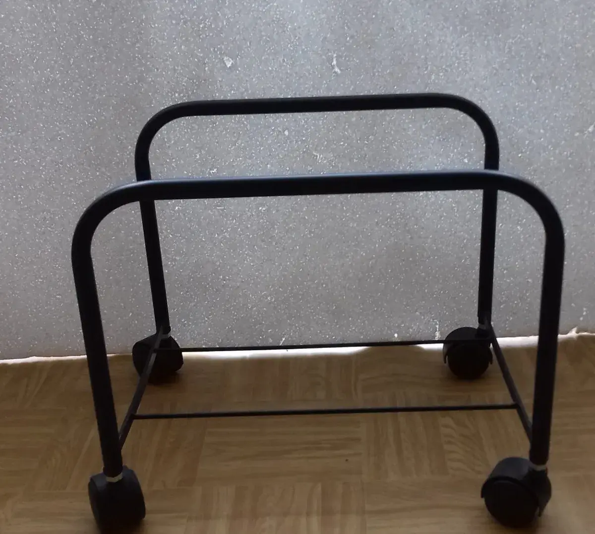 Vozík, pojízdný stojan, kolečka, pod počítač, PC, kovový