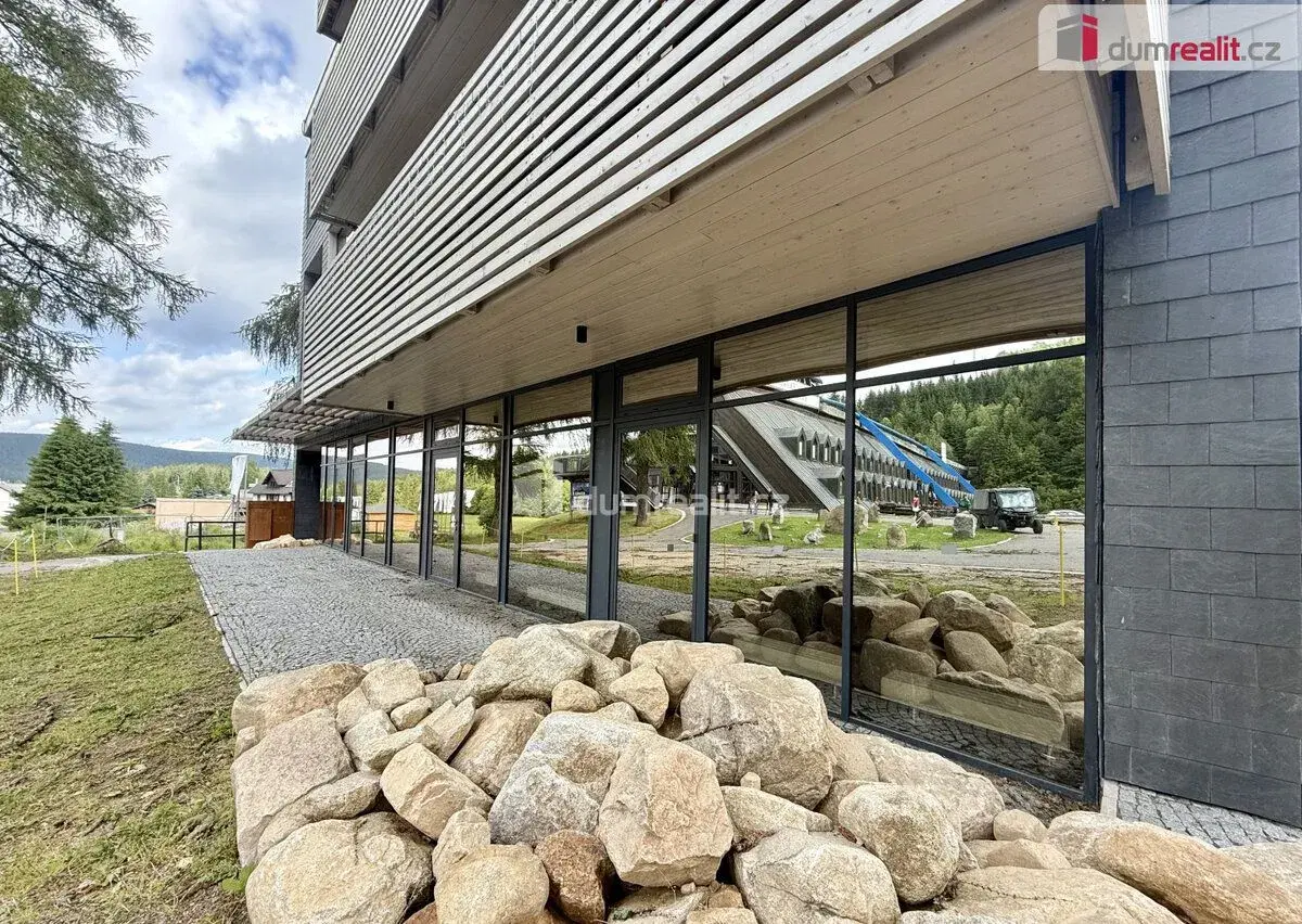 pronájem komerčního prostoru, 45m2 + terasa, Harrachov