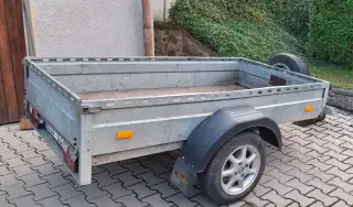 Přivěsný vozík,kára.