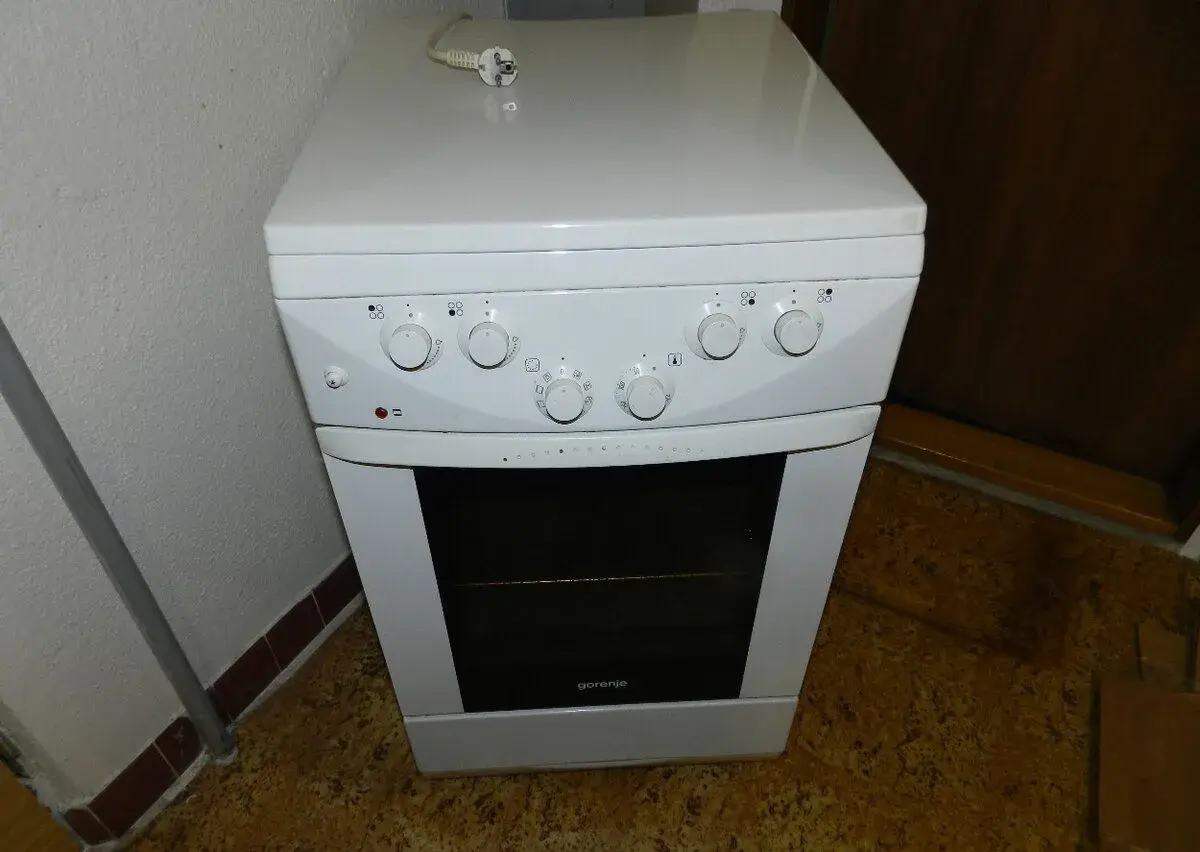 Daruji za odvoz: Zachovalý kombinovaný sporák Gorenje (funkč