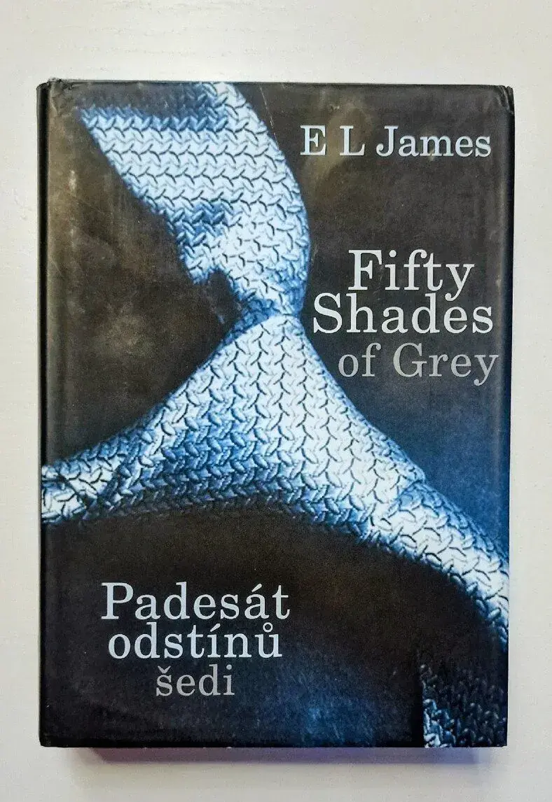Kniha Padesát odstínů šedi – E. L. James