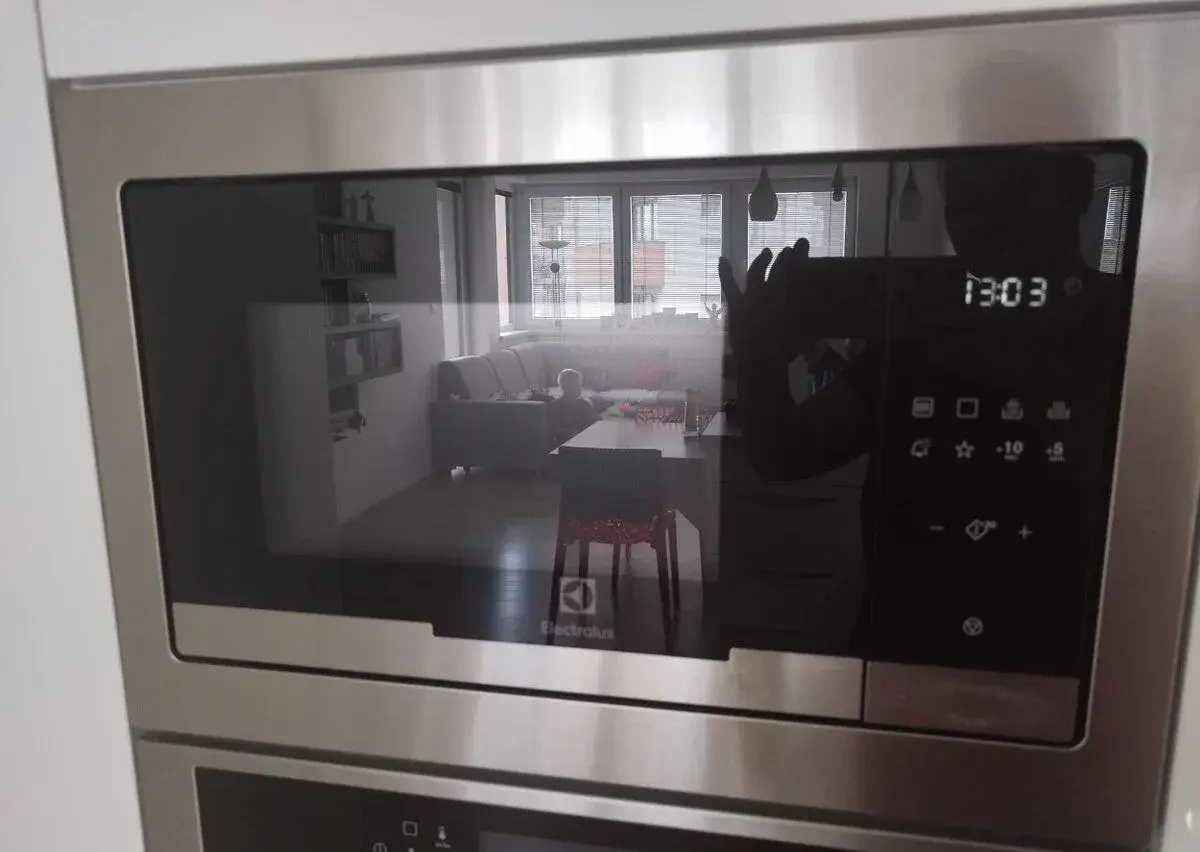 Vestavná mikrovlnná trouba Electrolux EMT25207OX (25l, gril)