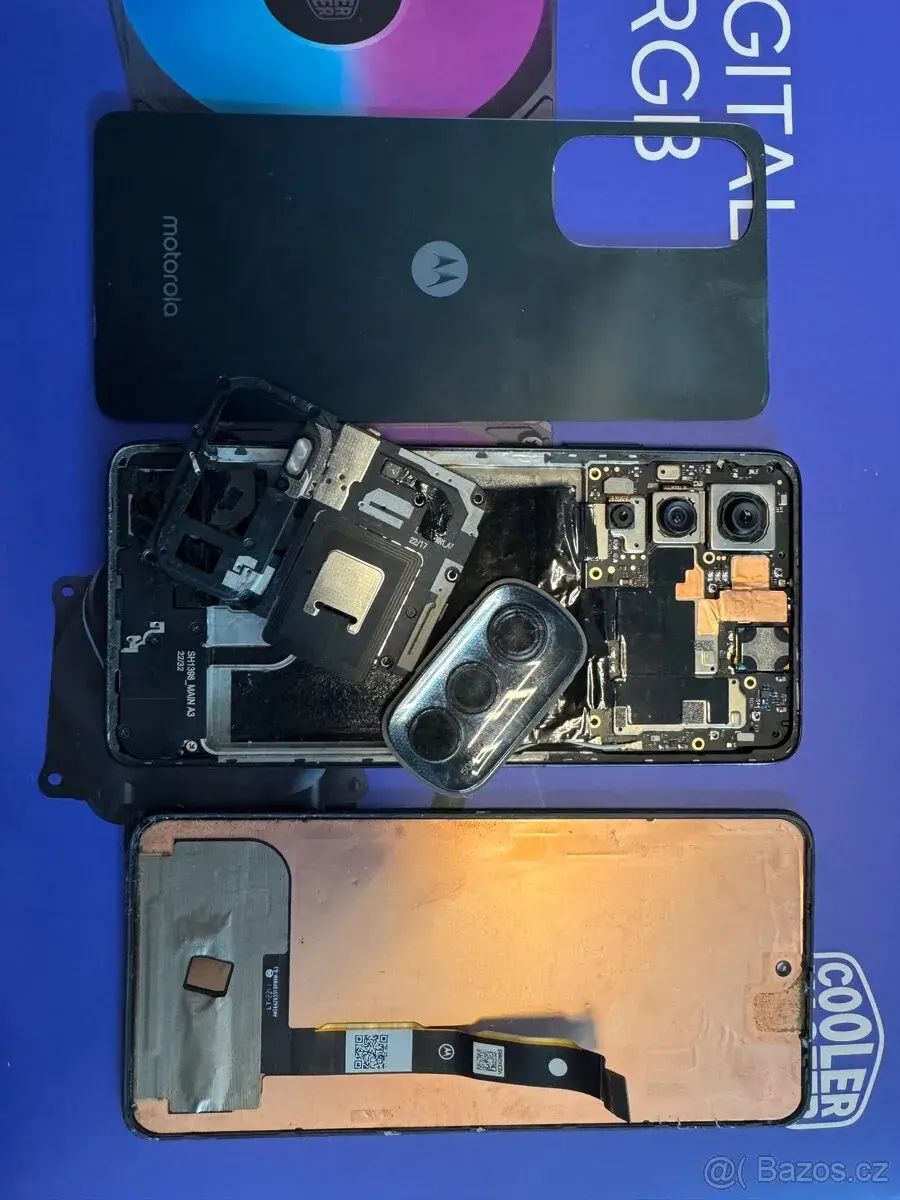 Náhradní díly na Motorola edge 30