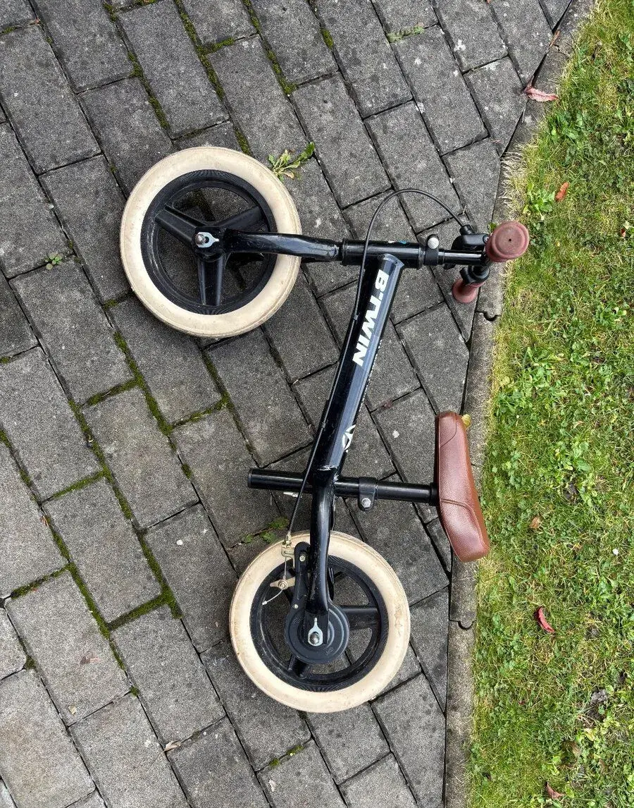 Dětské 10" odrážedlo B'Twin Runride 500 (Decathlon) s brzd