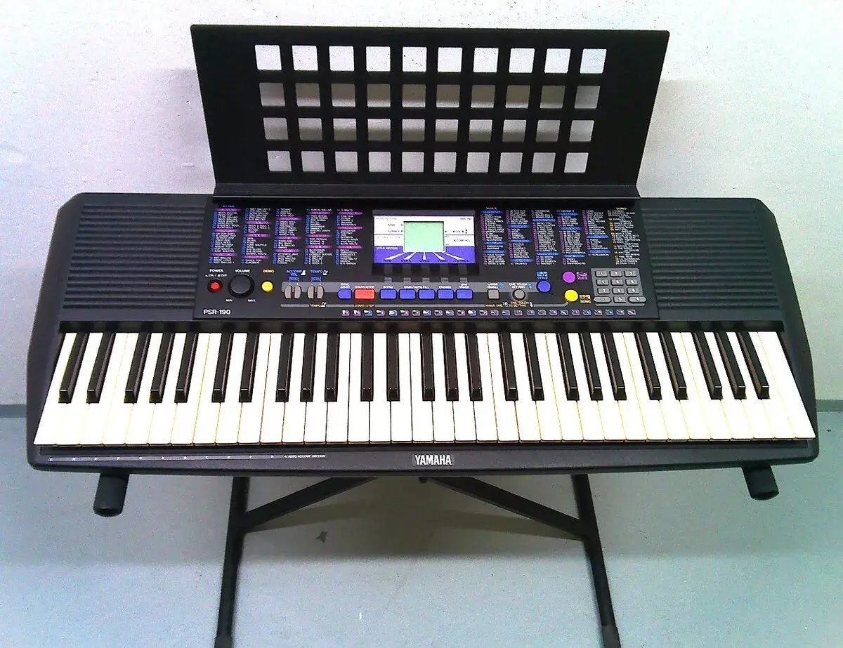 KLÁVESY YAMAHA PSR-190 + ORIGINÁLNÍ ZDROJ, STOJAN, STOJÁNEK.