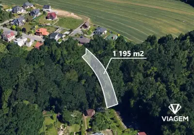 Les 1 195 m², Podíl 50 % o výměře 598 m²