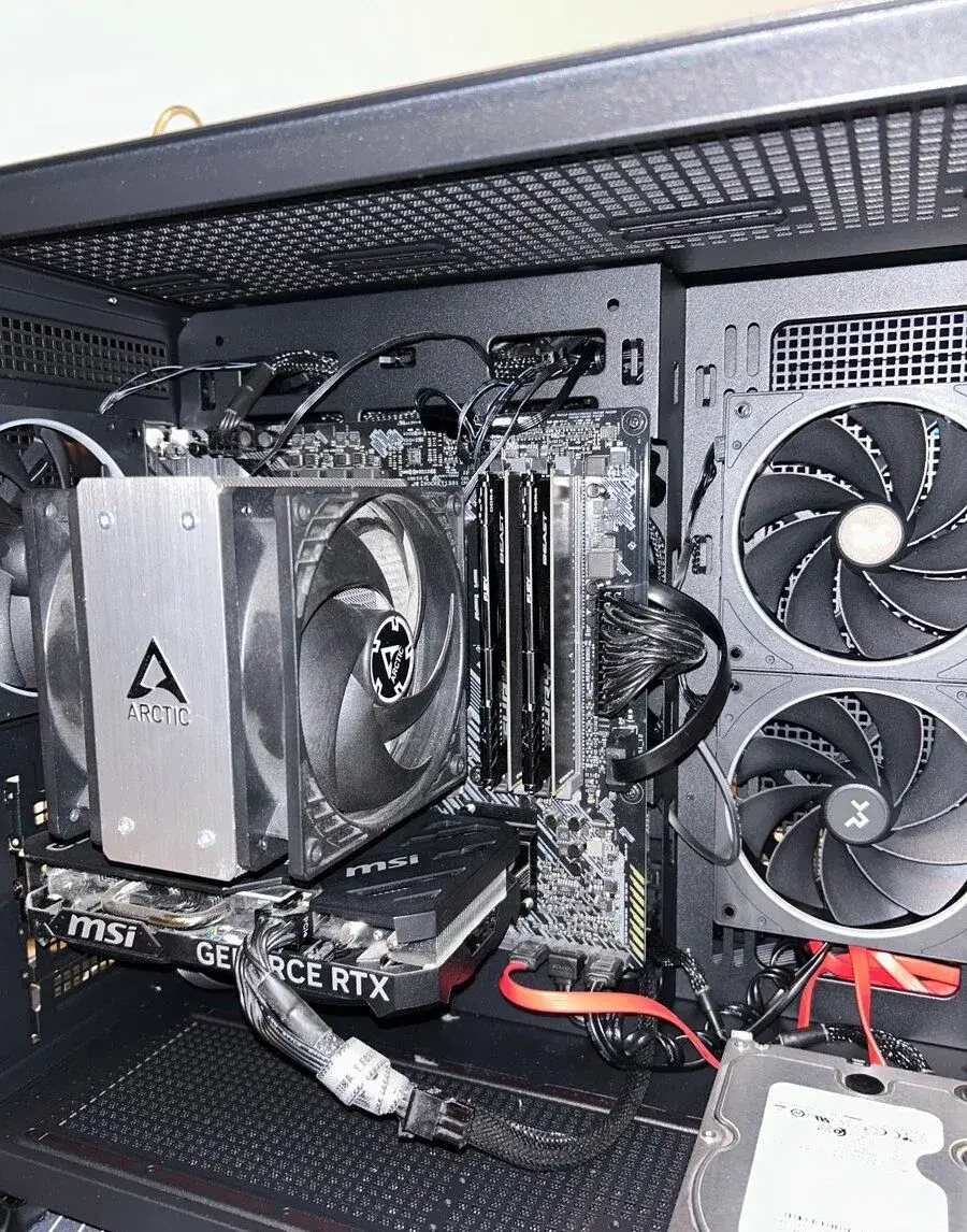Herní PC – RTX 4060 Ti, Ryzen 7 5700X3D, 48 GB RAM