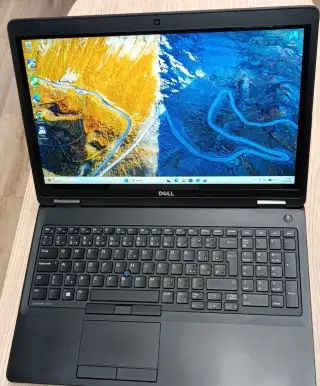 Dell E5570/15,6“ FHD/I5 6300HQ/SSD NVMe 256GB/RAM16GB/DOTYK