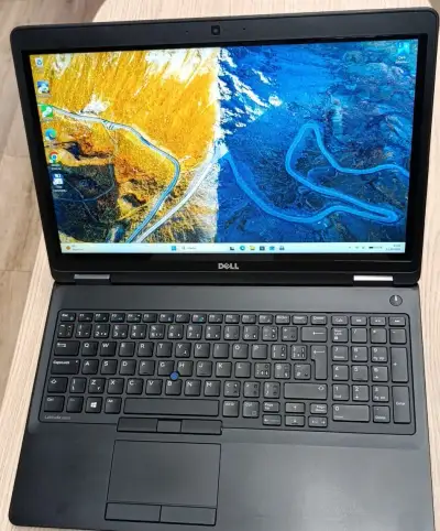 Dell E5570/15,6“ FHD/I5 6300HQ/SSD NVMe 256GB/RAM16GB/DOTYK