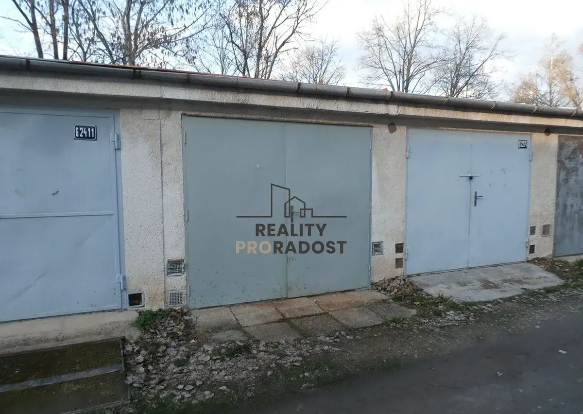 Pronájem garáže 18m2 ve Znojmě s elektřinou, pronájem garáž