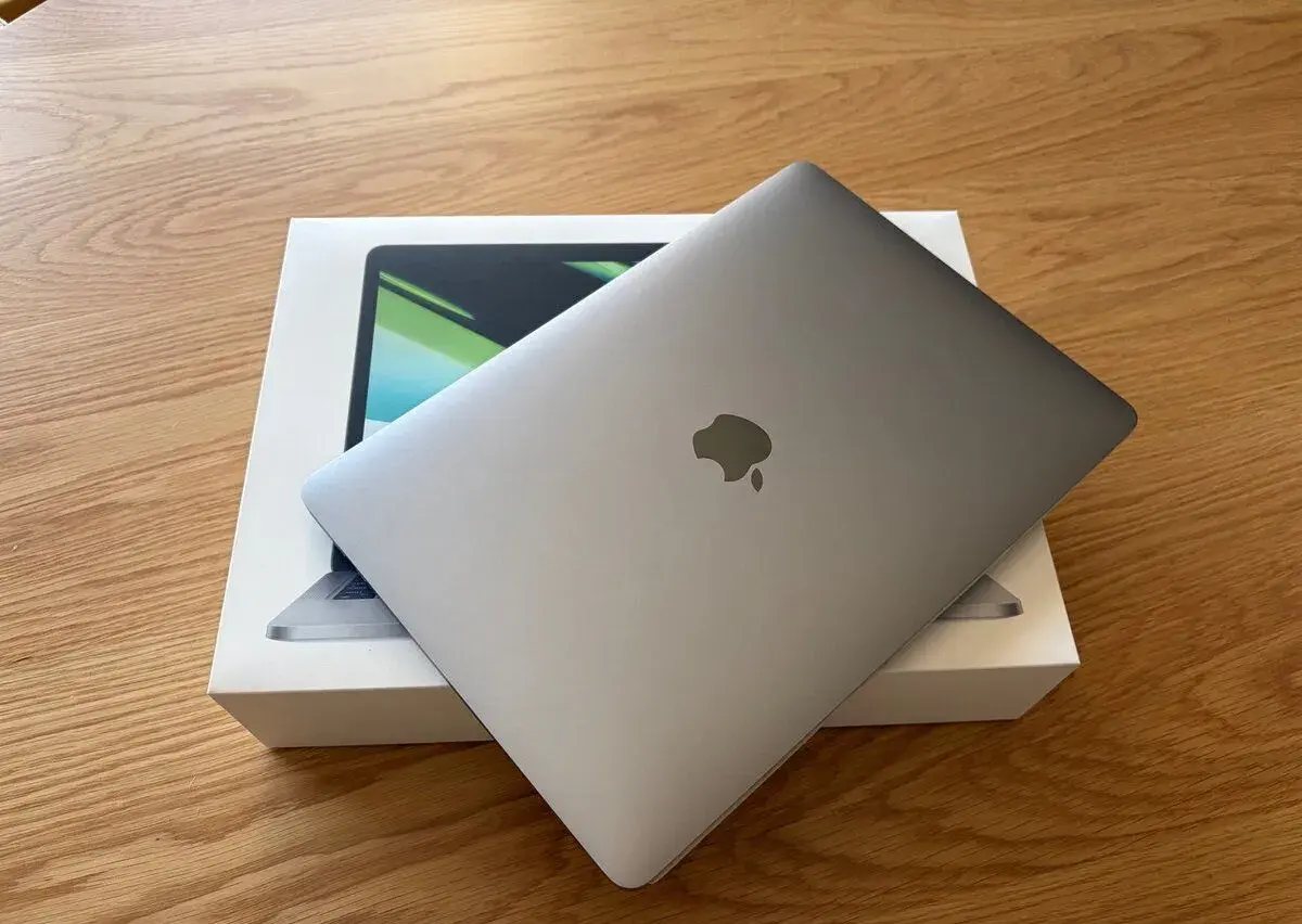 Apple Macbook Pro 13” 2020 M1 8 GB / 256 GB