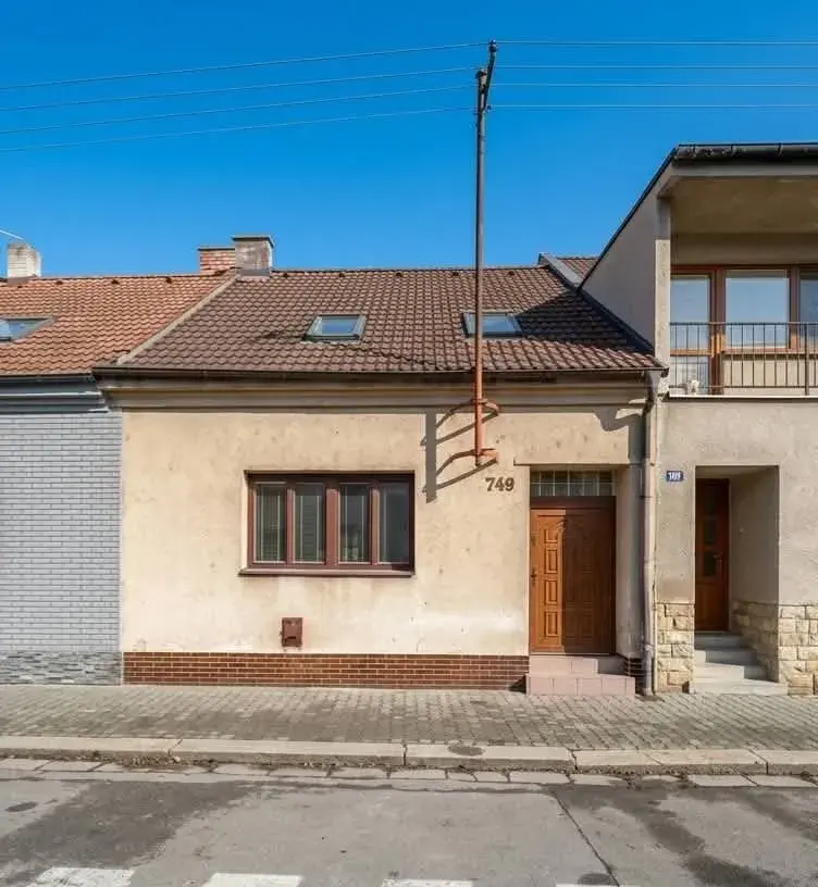 Rodinný dům 2+1 s podkrovím a zahrádkou – Pardubice