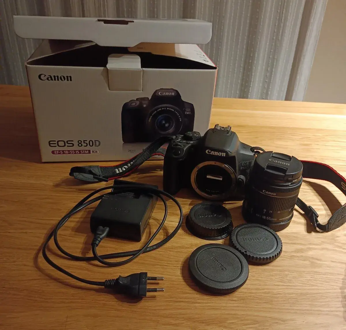Canon EOS 850 D