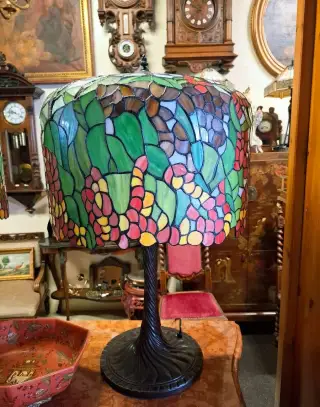Velká vitrážová stolní lampa Tifany