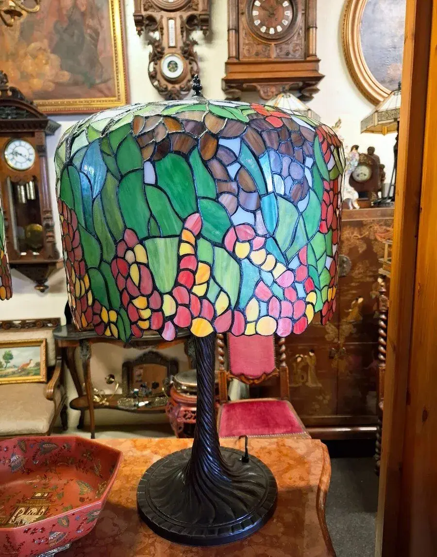 Velká vitrážová stolní lampa Tifany
