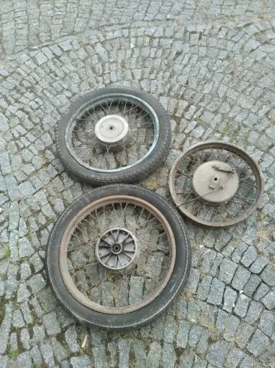 Kola na motorku
