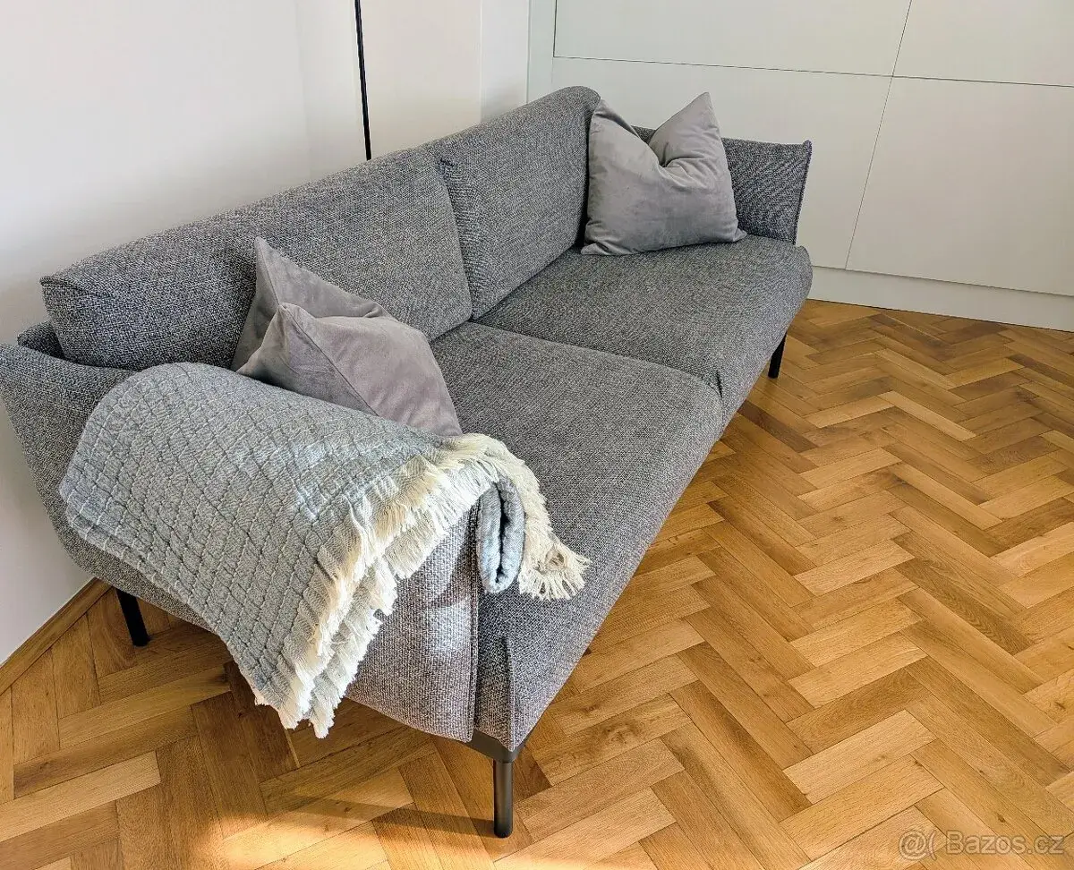 2místná pohovka IKEA